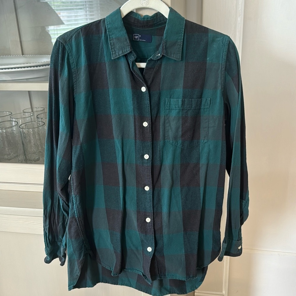 Gap long sleeve flannel button down. Black/green. Size M - Picture 1 of 3